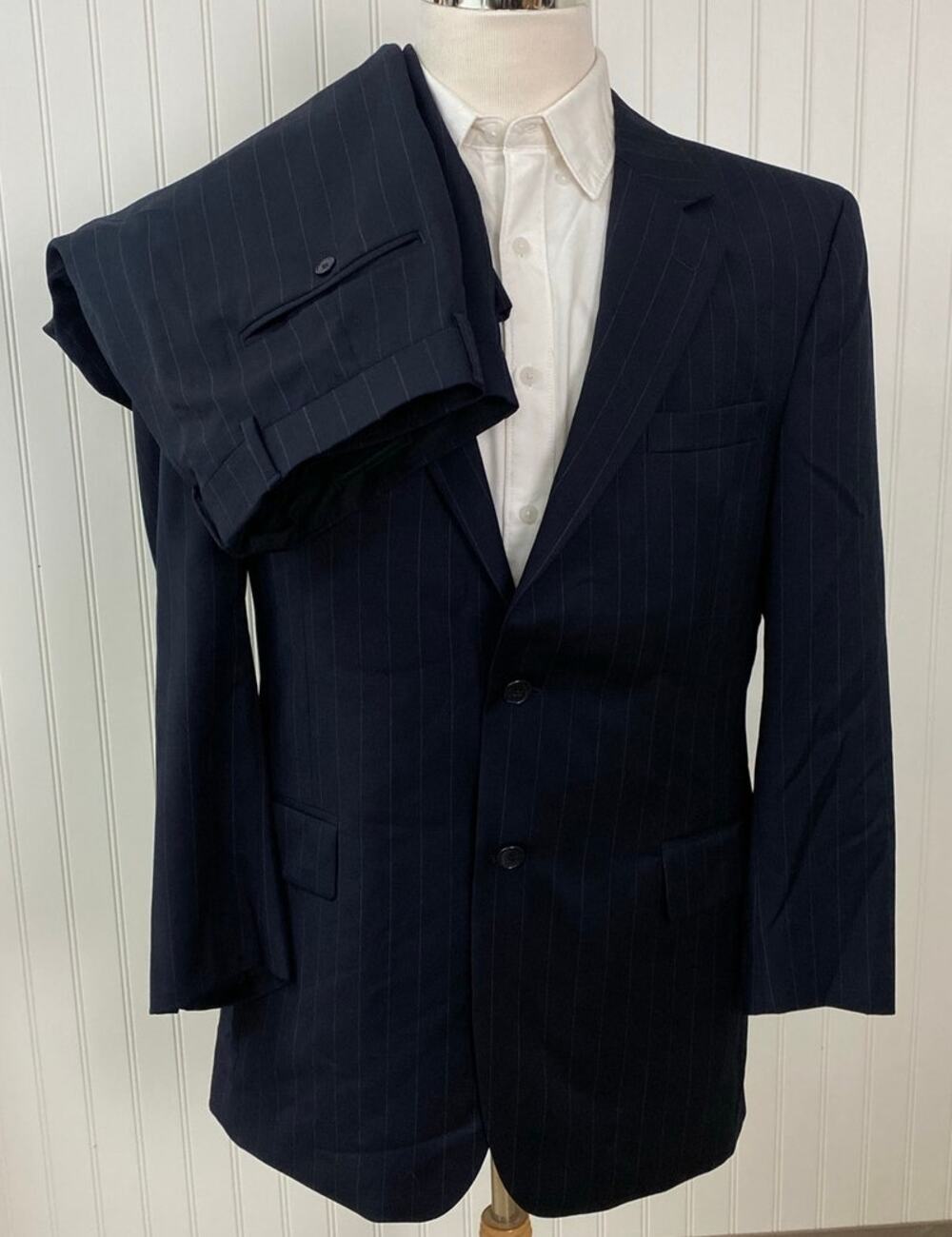 VTG Jos. A. Bank Traveler's Collection pleated pin-stripe wool 2-piece suit 43R